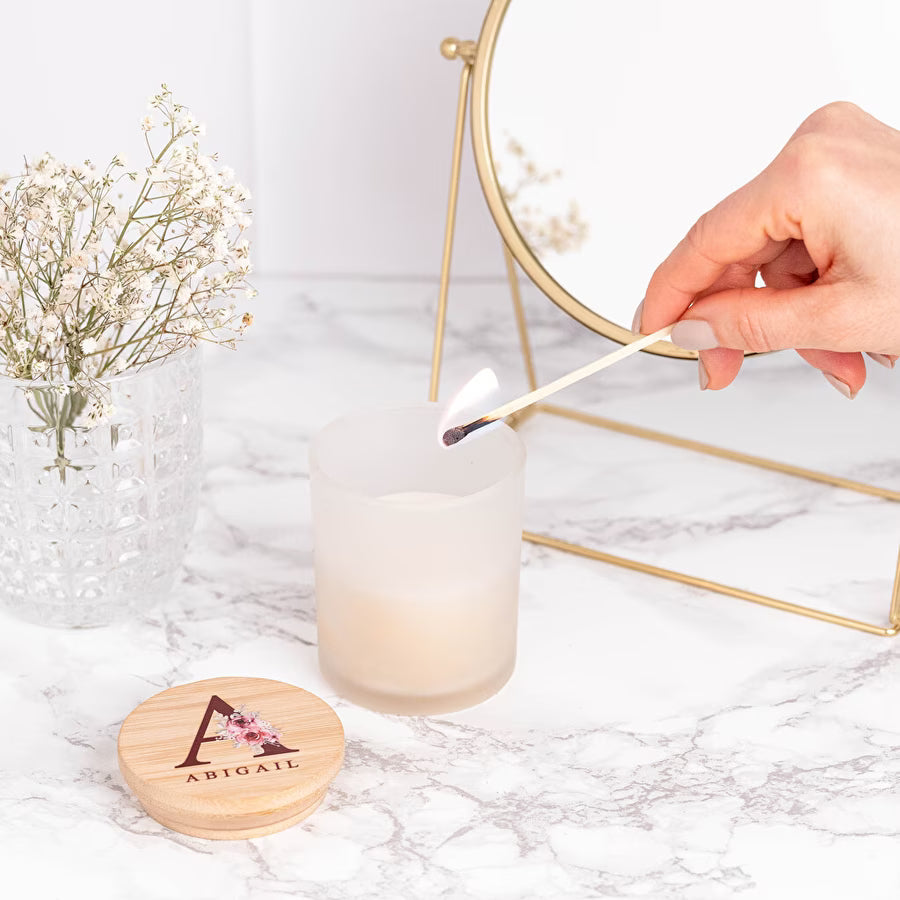 Vela aromática personalizada com tampa de madeira
